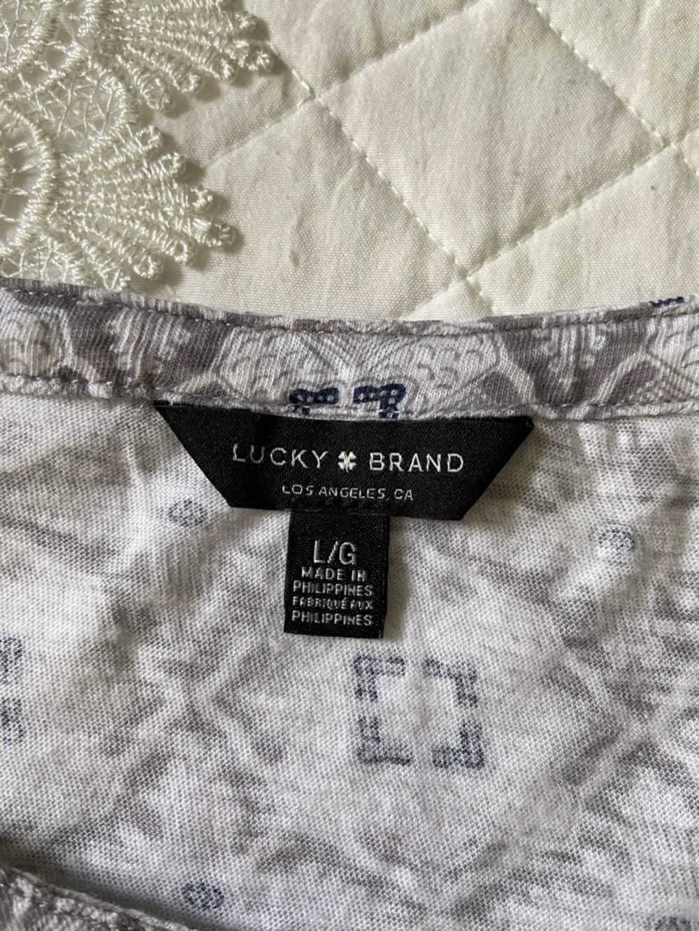 Lucky Brand Navy and Gray Boho Patterned V-Neck Top Size Large - Picture 4 of 13